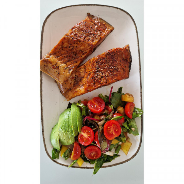 Tolstolobik uzený, porce v koření, VAC, cca 300g